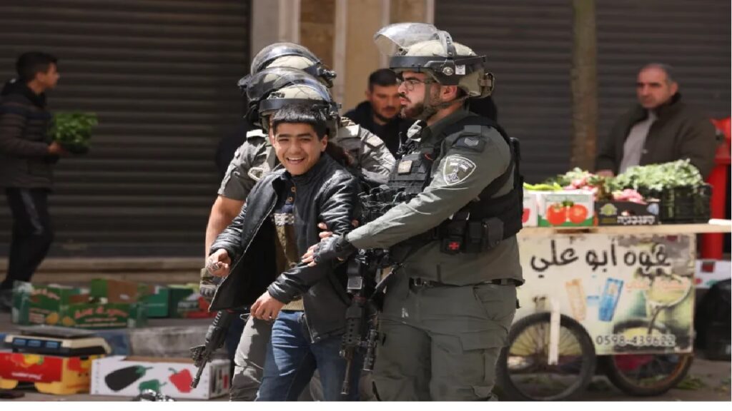 ইসরায়েলি কারাগারে প্রতিবন্ধী ফিলিস্তিনি ১৪ বছরের ছেলের উপর নৃশংস যৌন নির্যাতন