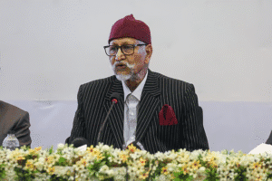 সংবাদ সম্মেলনে ২০০৯ সালে পিলখানায় সংঘটিত হত্যাকাণ্ড তদন্তে গঠিত জাতীয় স্বাধীন তদন্ত কমিশনের সভাপতি মেজর জেনারেল (অব.) আ ল ম ফজলুর রহমান। রোববার সন্ধ্যায় রাজধানীর সায়েন্স ল্যাবরেটরির বিআরআইসিএম নতুন ভবনের সপ্তম তলায়