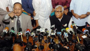 দফায় দফায় সংলাপে বসেও তখন সমাধানে পৌঁছাতে পারেননি বিএনপি ও আওয়ামী লীগের নেতারা