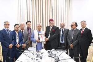 বিডিআর বিদ্রোহে সংঘটিত বর্বরতম হত্যাযজ্ঞ তদন্তের জন্য গঠিত জাতীয় স্বাধীন তদন্ত কমিশন আজ রোববার প্রধান উপদেষ্টা অধ্যাপক মুহাম্মদ ইউনূসের কাছে তাদের প্রতিবেদন জমা দিয়েছে। আজ রাষ্ট্রীয় অতিথি ভবন যমুনায়ছবি: প্রধান উপদেষ্টার প্রেস উইং
